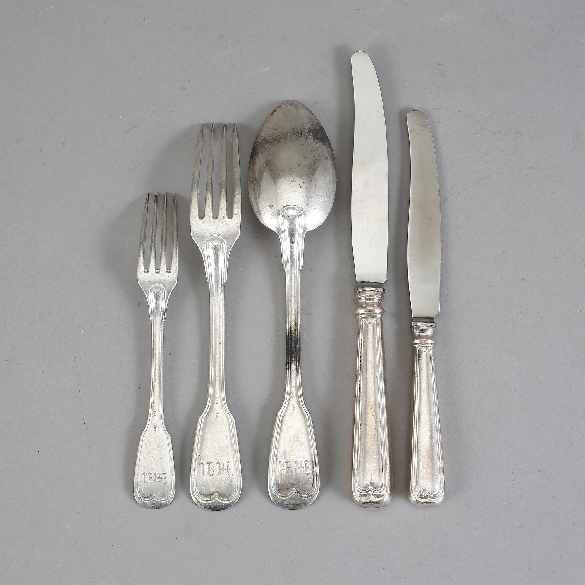 PARTI SILVER, 30 delar, Fransk modell, blandade stämplar. Vikt ca 1820 gram.