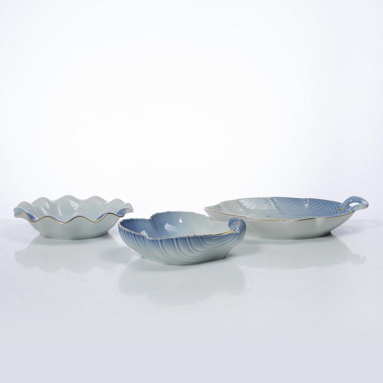 A 62 piece "Måsen" service, Bing & Grøndahl.