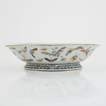 A Chinese porcelain bowl, circa 1900.