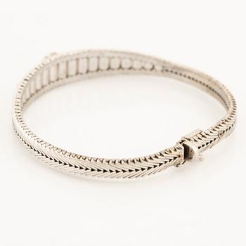 Brilliant cut diamond bracelet.