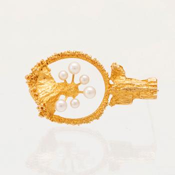 Björn Weckström, brooch "Merikukka/Sea Flower" in 18K gold with cultured pearls.