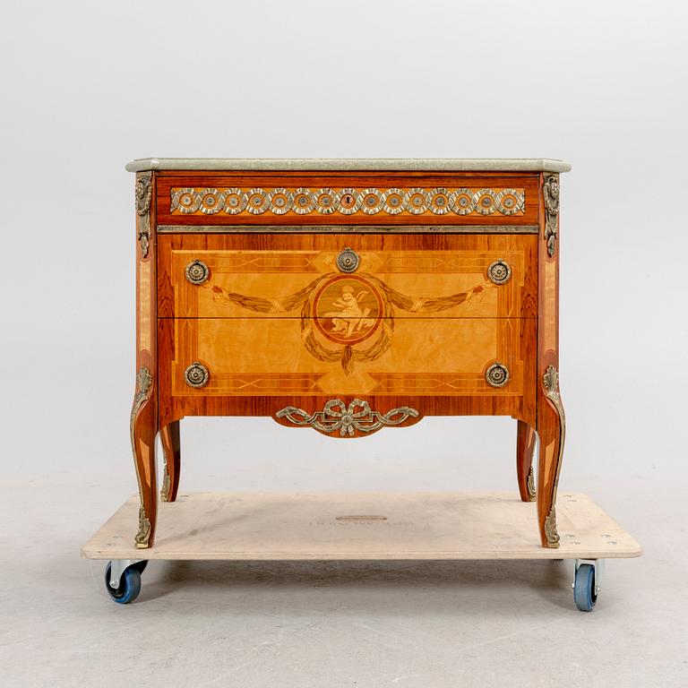A mid 1900s  Gustavian style dresser.