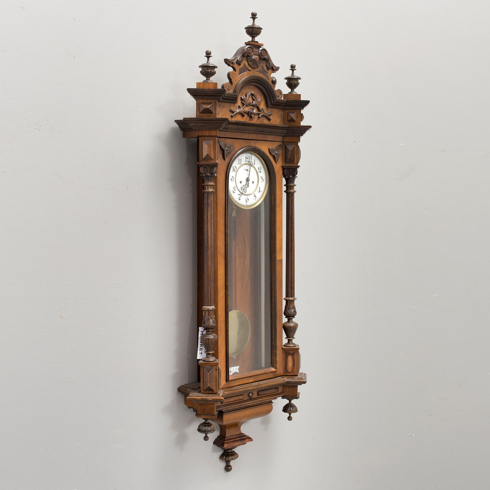 VÄGGUR, s k lodur, renässansstil, 1800-talets andra hälft.