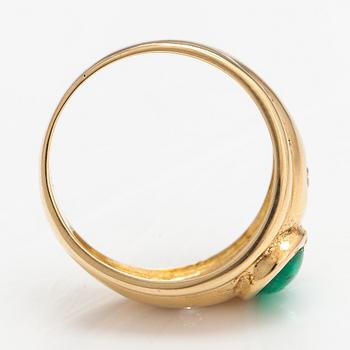 A 14K gold ring with an emerald and diamonds ca. 0.08 ct in total. Finland 1998.