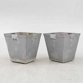 Björn Alge, planteringskärl, ett par, "Karl", Byarums Bruk.