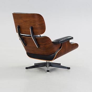 A Charles & Ray Eames 'Lounge Chair', Vitra.