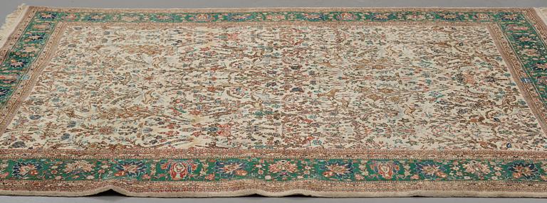A carpet, semi-antique Tabriz figural, ca 256,5 x 205 cm.