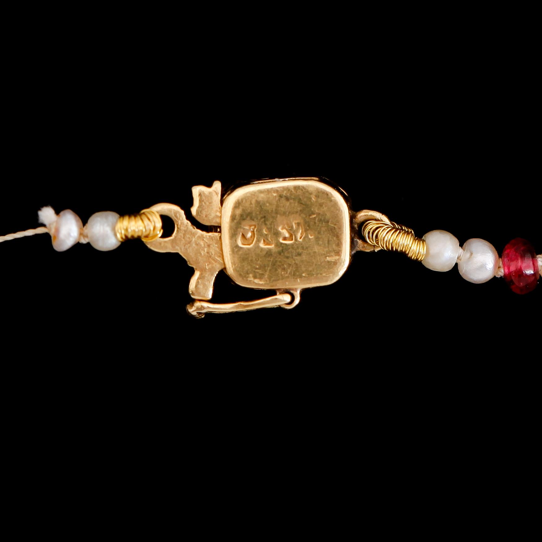COLLIER, lås 18K guld, odlade pärlor och spineller.