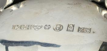 KAFFESERVIS, 3 delar, silver, rokokostil, CG Hallberg, Stockholm 1950-51. Tot ca 1330 gram.