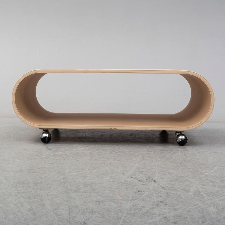 PETER EKLÅS, soffbord / mediebänk, "Velodrome", Designtorget, tidigt 2000-tal.