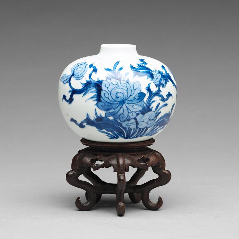 A Ming style blue and white vase, Qing dynasty, Yongzheng (1723-35).