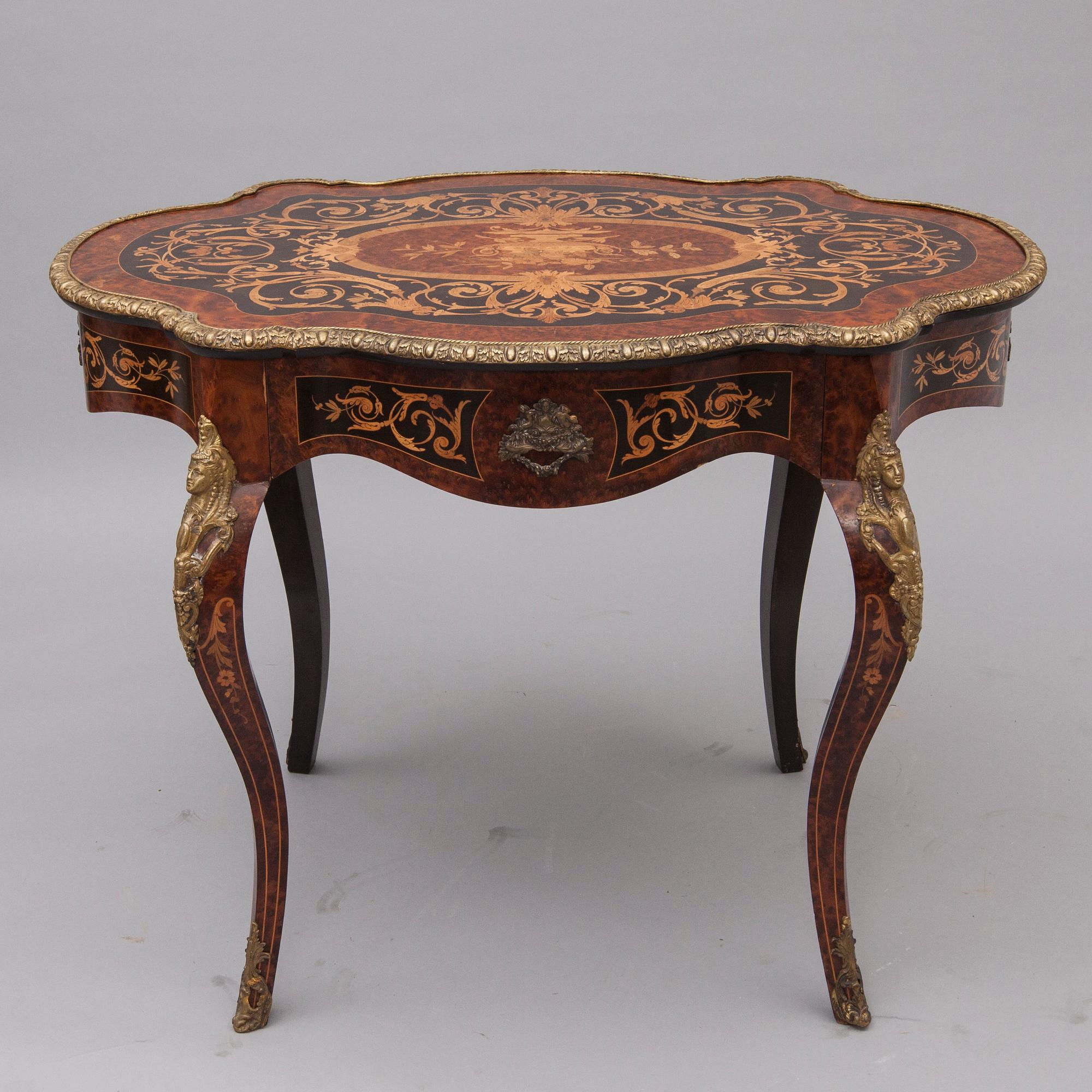 SKRIVBORD, Frankrike 1900-talets senare hälft.