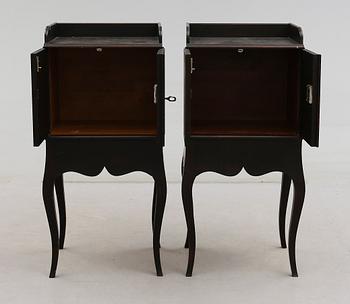 SÄNGBORD, 1 par, rokokostil, för Nationalmuseum, 1900-talets andra hälft.