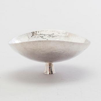 A hammered silver bowl, mark of Evert Knutsson, Stockholm 1977.