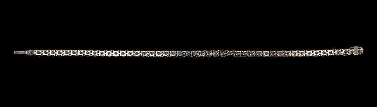 RANNEKORU, briljanttihiottuja timantteja n. 8.59 ct TW/vs-si. 18K valkokultaa. Pituus 18,5 cm, paino 16,5 g.