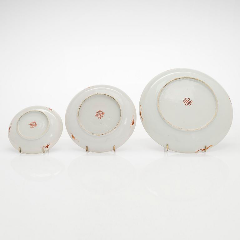 Nine late Qing dynasty porcelain plates, early 20th century.