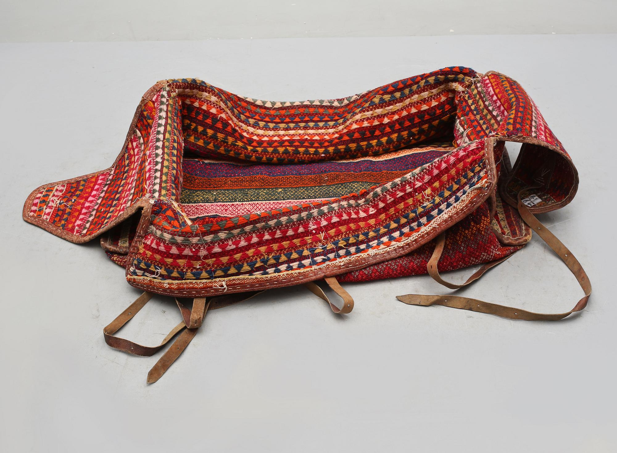 VÄSKA, orientalisk, modern tillverkning.