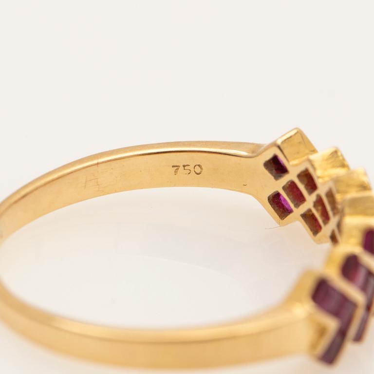 Ring, 18K gold with rubies and diamonds.