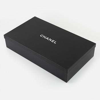 Chanel, a pair of sequin high boots, size 37.