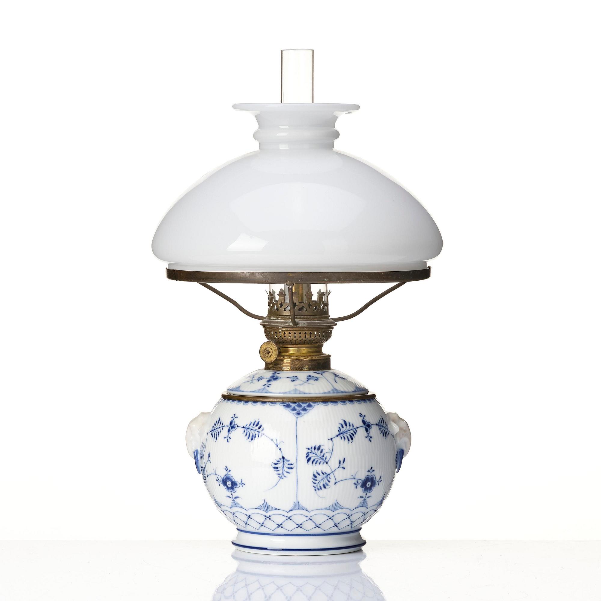 A Royal Copenhagen 'Musselmalet' / 'blue fluted' lamp, Denmark, 1893-1900.