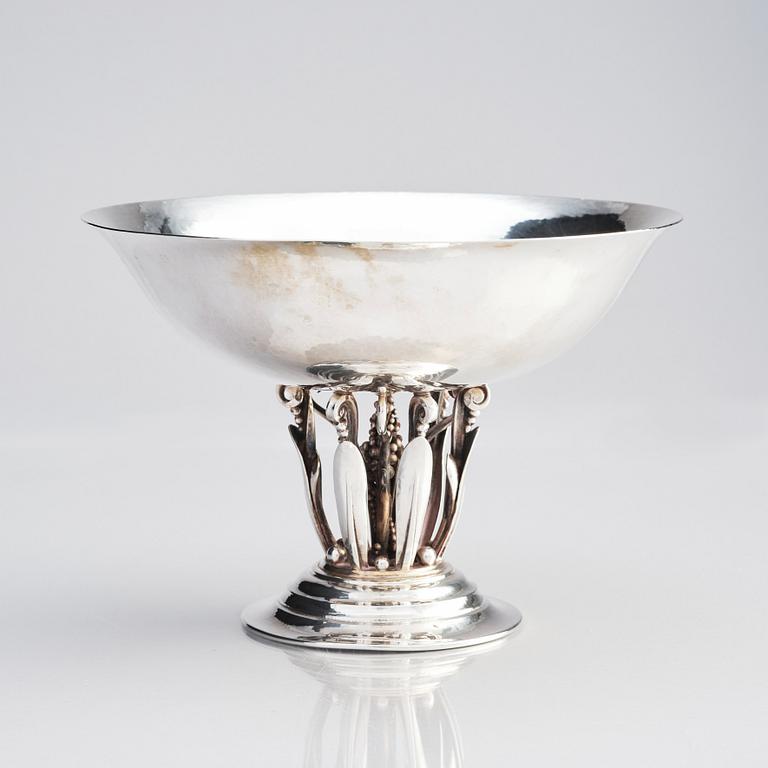 Johan Rohde, an 830/1000 silver bowl, Georg Jensen, Copenhagen 1915-1919, design nr 171.