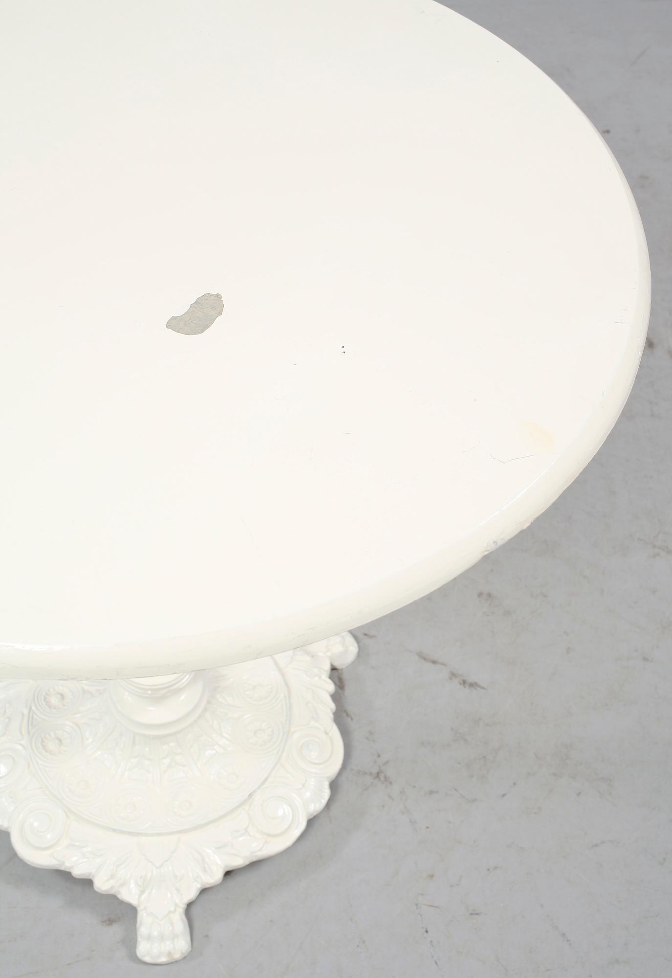 CAFÉBORD, omkring 1900-talets mitt.