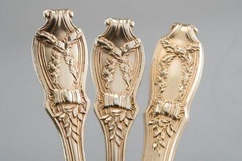 A SET OF CUTLERY, Fabergé 36 pcs. 84 gilt silver. Moscow 1890 s. Total weight 2695 g.