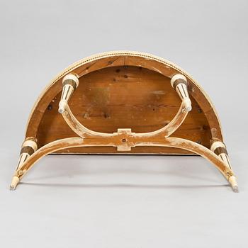 Spegel med konsolbord samt 4 stolar, sengustaviansk stil, 1900-talets början.