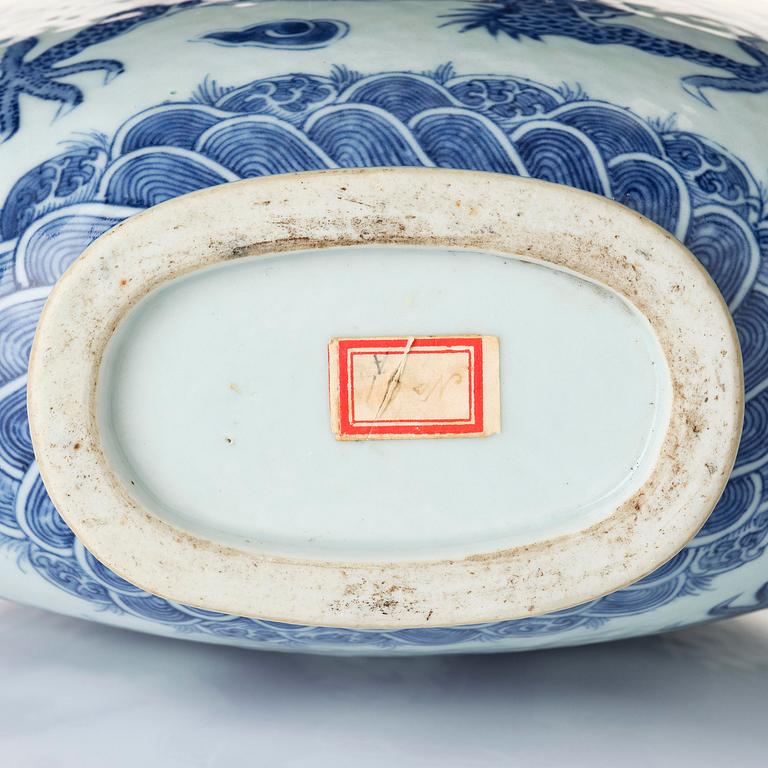 A blue and white 'dragon' moon flask, bianhu, Qing dynasty, 19th century.