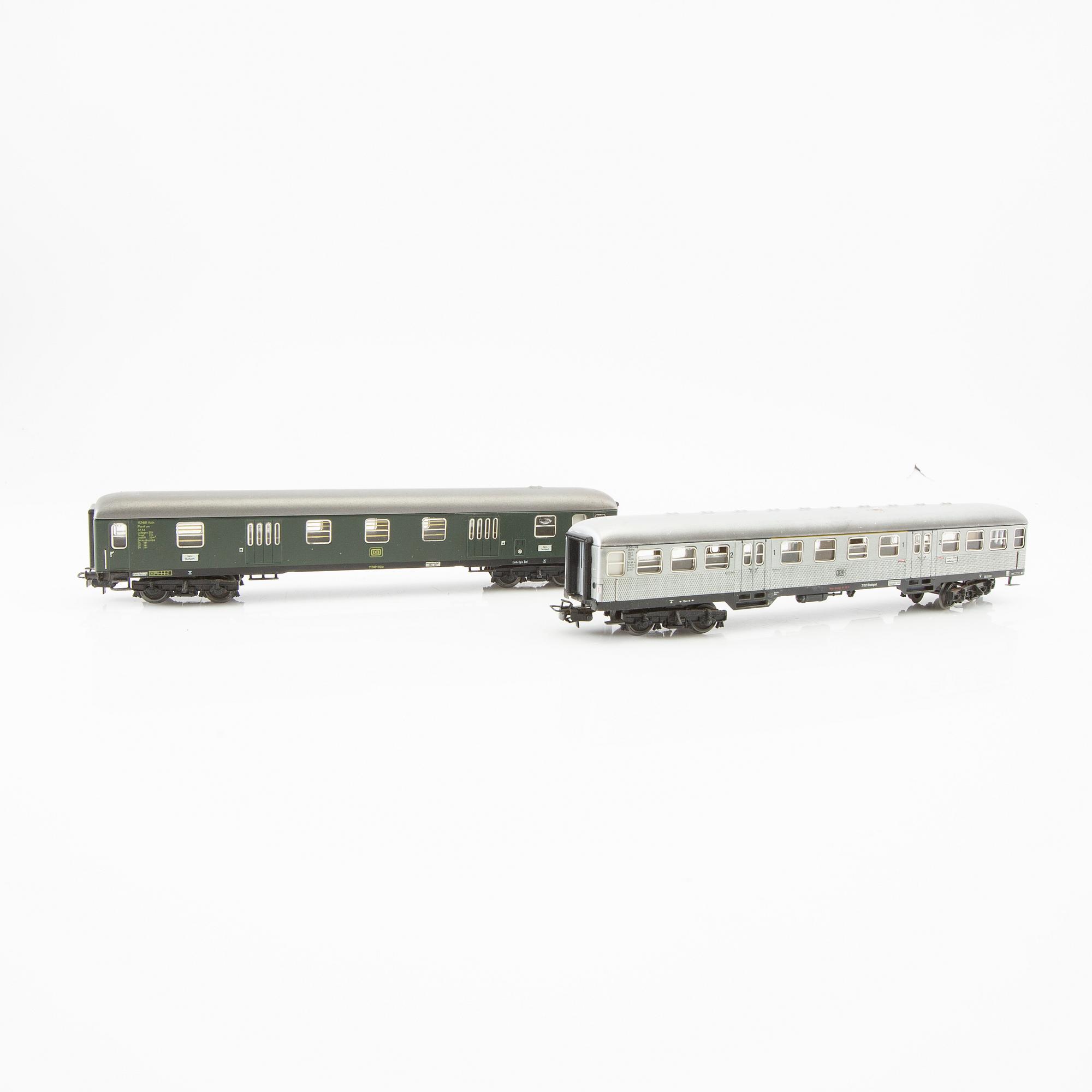 Märklin, 4 pcs. locomotives, including model 3031 and 3074, 6 cars of various models.