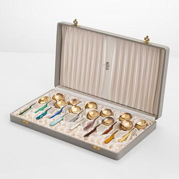 Tillander, a 12-piece set of ice cream spoons in gilt and enamelled silver, Helsinki 1966. In original fitted box.