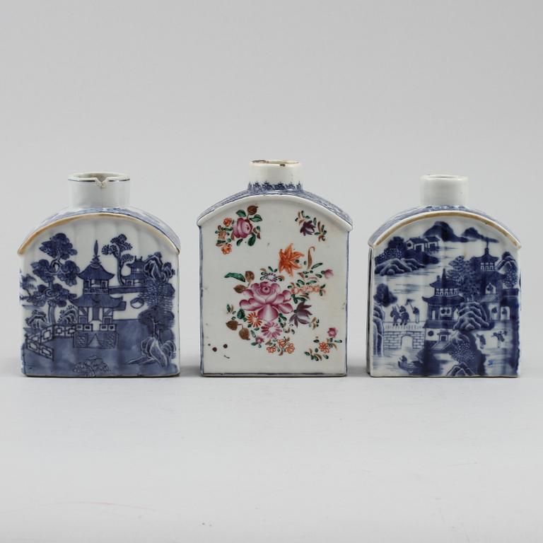 TEDOSOR, 3 st, porslin, Kina, Qianlong (1736-1795).