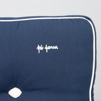 Elsa Stackelberg, Sun loungers, a pair, Fri Form, late 20th Century.