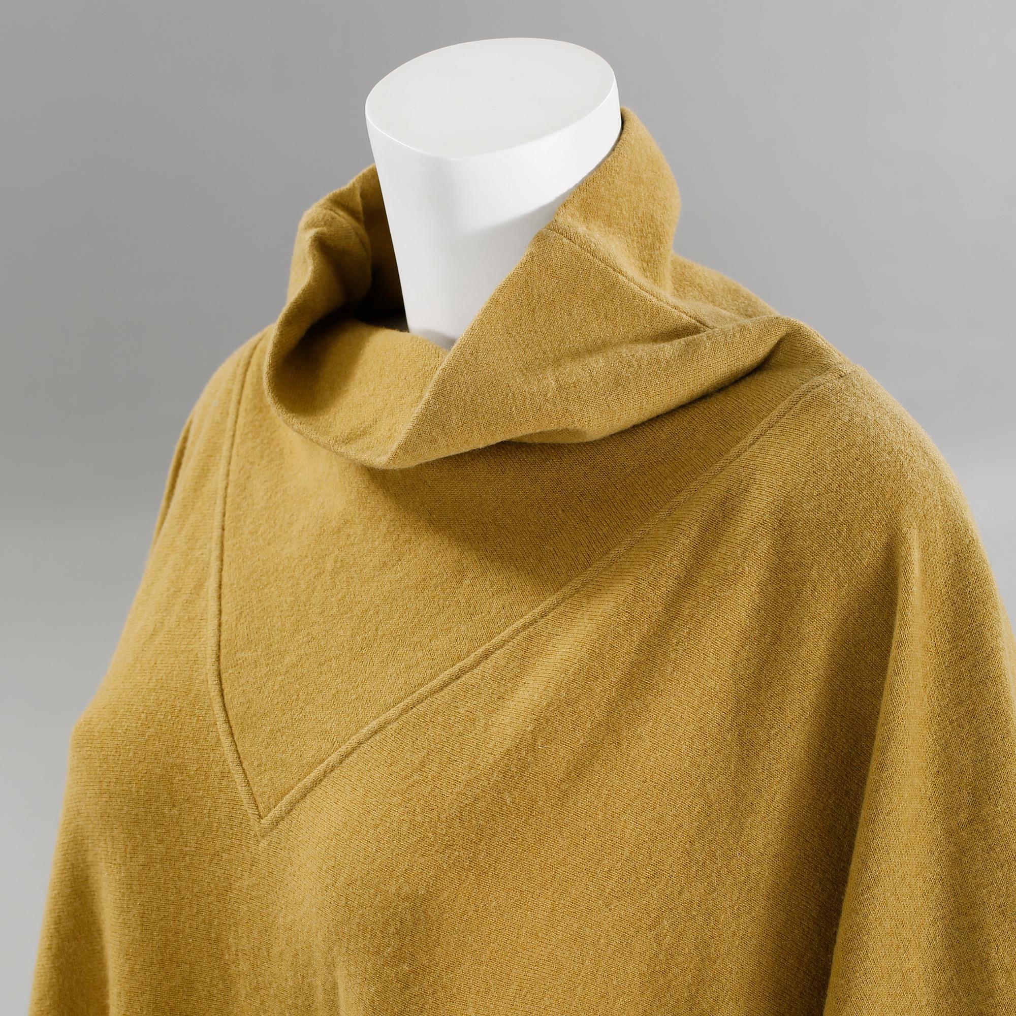 CAPE, Christian Dior.