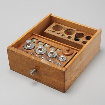 22 parts of laboratory equipment from the 20th century.