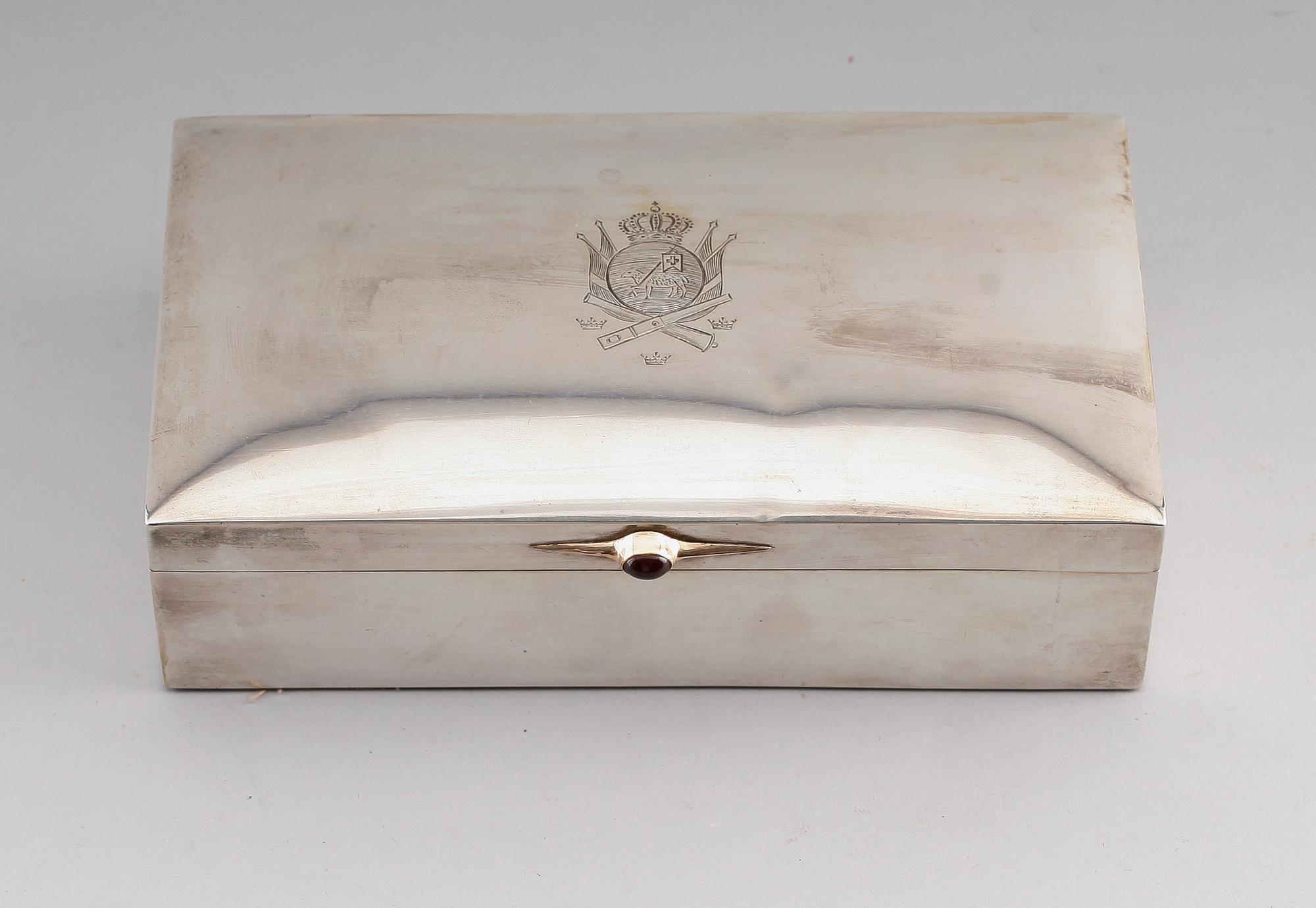 SKRIN, silver, C G Hallberg, Stockholm 1910. Total vikt med inredning 970 g.