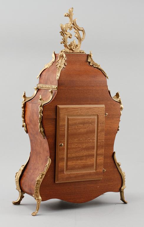 BORDSUR, Louis XV-stil, 1900-talets andra hälft.