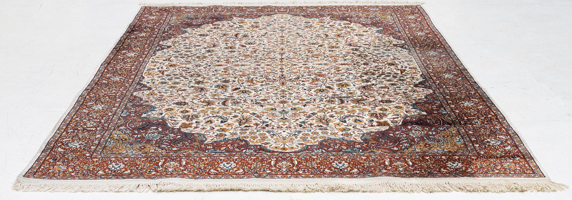 Carpet, Kirman, 275 x 185 cm.