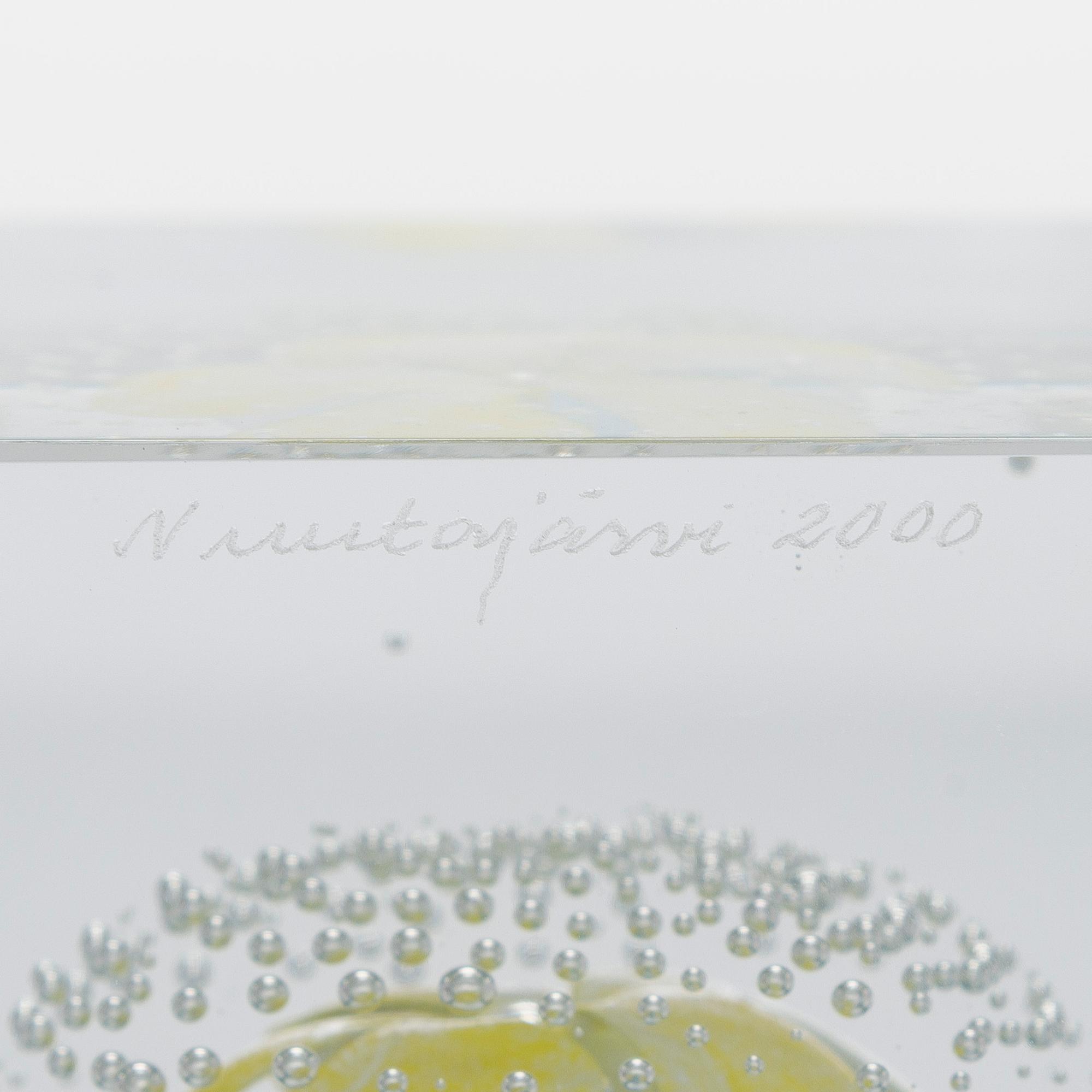 Oiva Toikka, annual glass cube 2000, signed Oiva Toikka Nuutajärvi 2000, 912/2000.