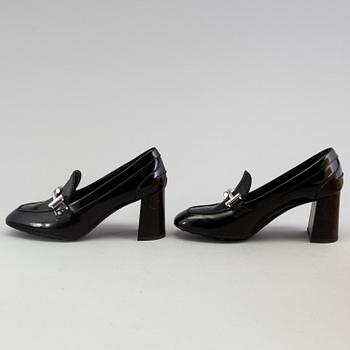 A pair of Tod´s calf skin leather loafers, size 38½.