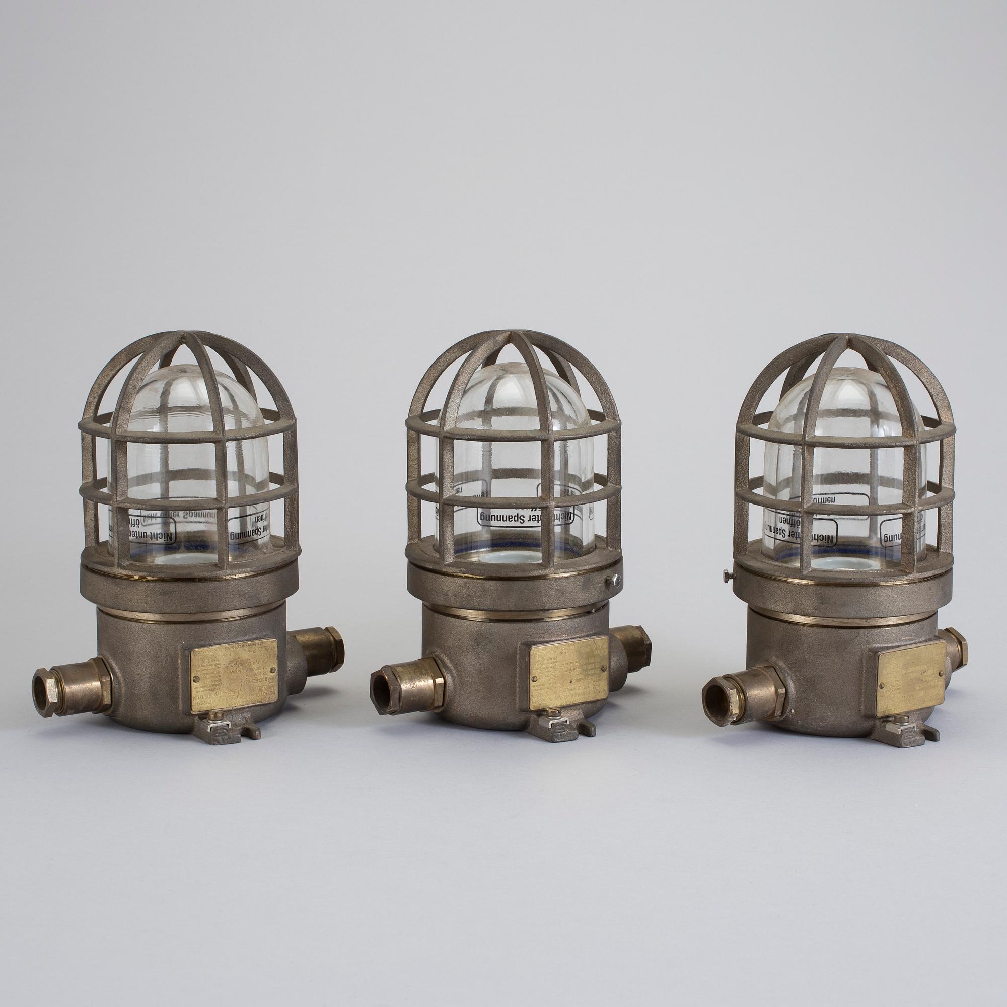 FARTYGSLAMPOR/MÄSSBELYSNING, 3 stycken. 1900-tal.