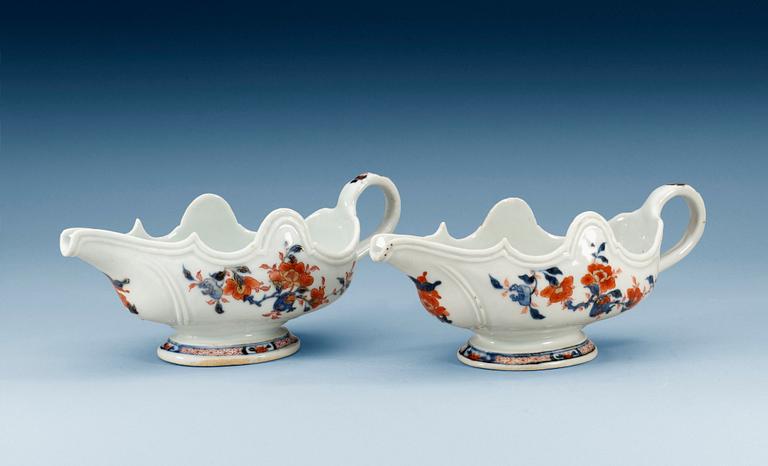 A pair of imari sauceboats, Qing dynasty, Qianlong (1736-95). (2).