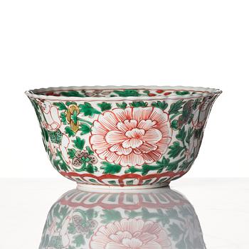A famille verte cup, Qing dynasty, Kangxi (1662-1722).