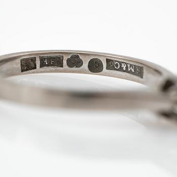 Ring, 18K vitguld med briljantslipad diamant.