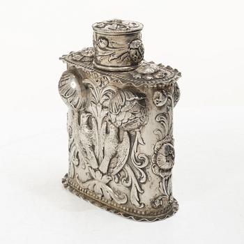 Silver tea caddy with lid, Baroque style, Germany, first half of the 20th century.