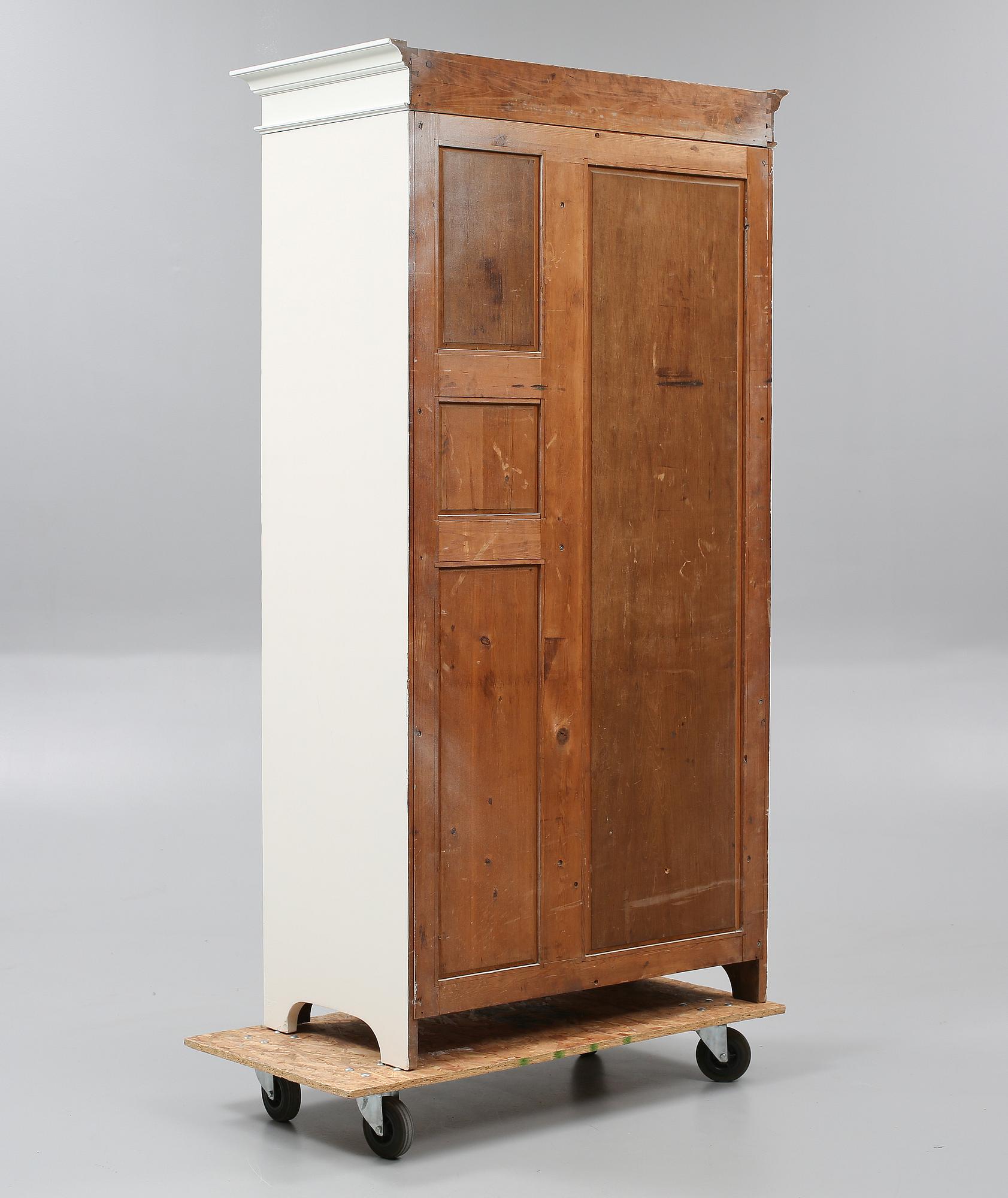 KLÄDSKÅP, jugend, 1900-talets början.