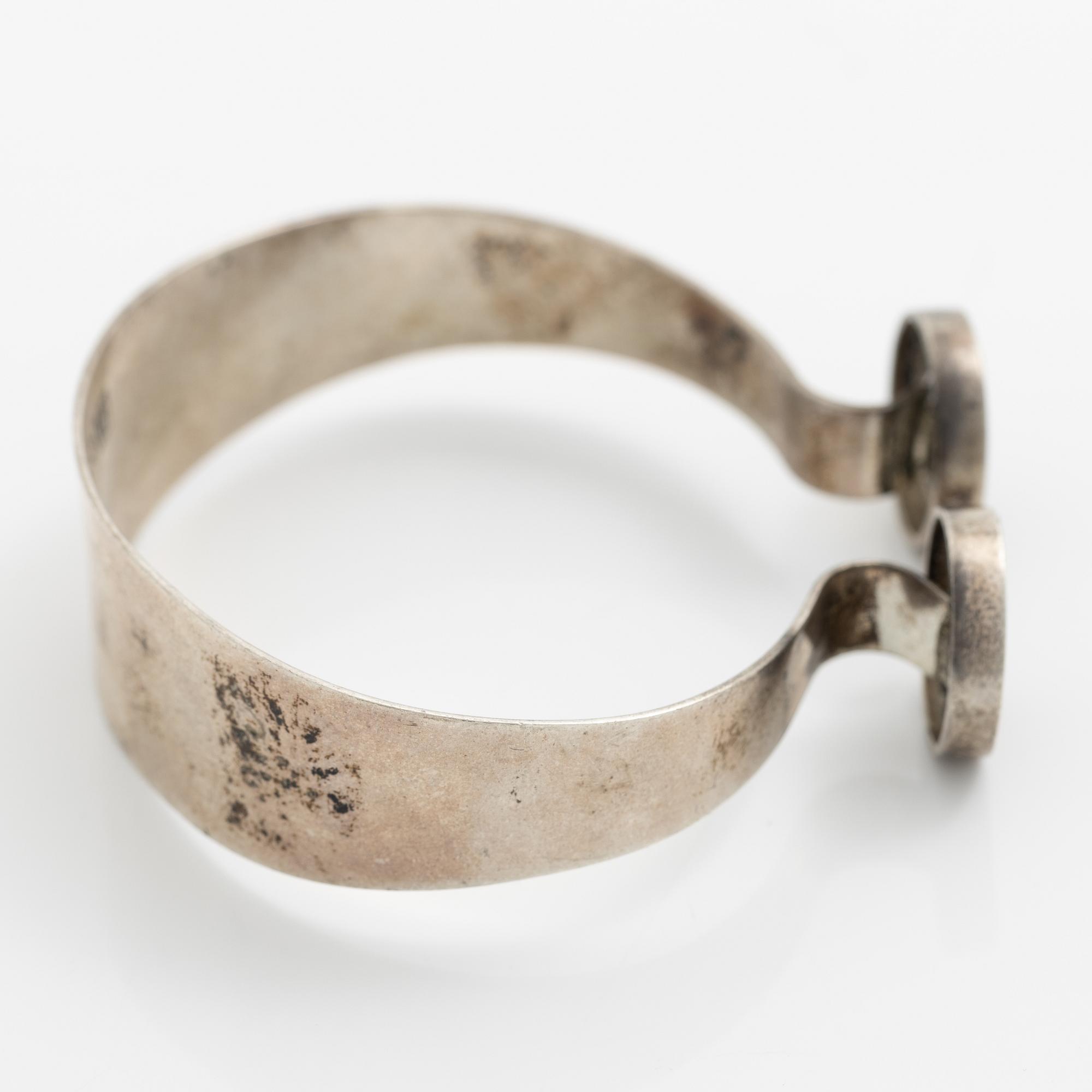 Åke Lindström för Bengt Hallberg, armring, silver.