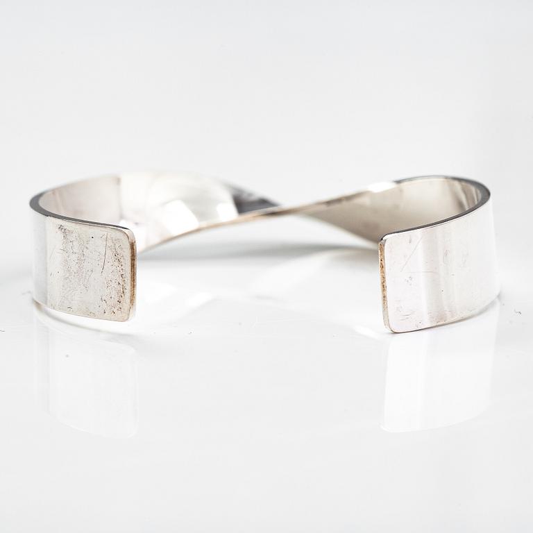 Pekka Piekäinen, Armband, sterlingsilver. Platinoro, Åbo.