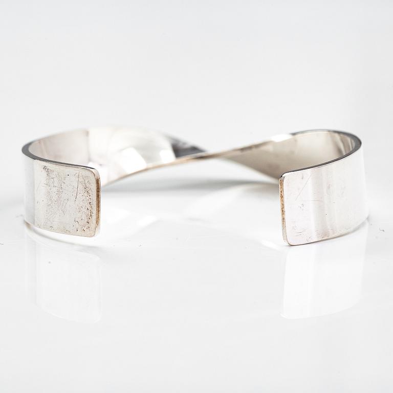 Pekka Piekäinen, A sterling silver bracelet. Platinoro, Turku.