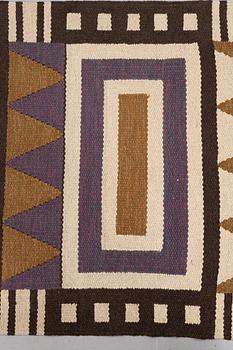 Monika Bertilsson, gallerimatta, rölakan, ca 200  x 89 cm, signerad AÖ MB, Tre Bäckar i Varnhem.
